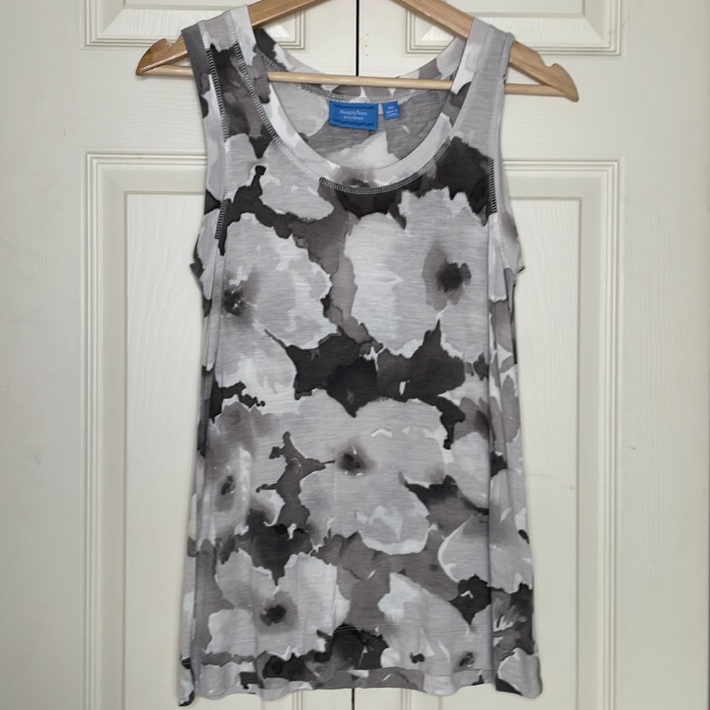 Simply vera Wang, gray floral, watercolor, sleeveless T-shirt size XS